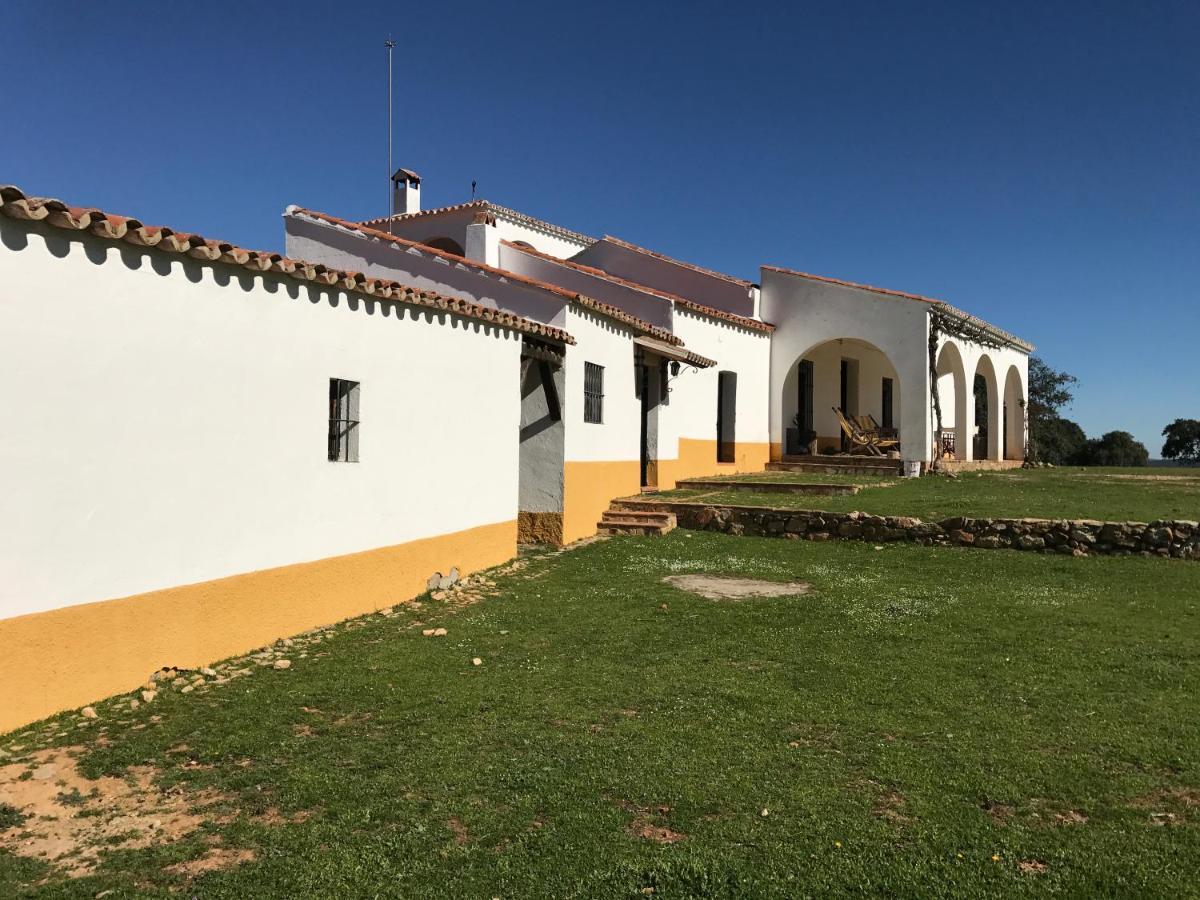 Casa Rural De La Finca Sierra Grande Hornachos Екстериор снимка