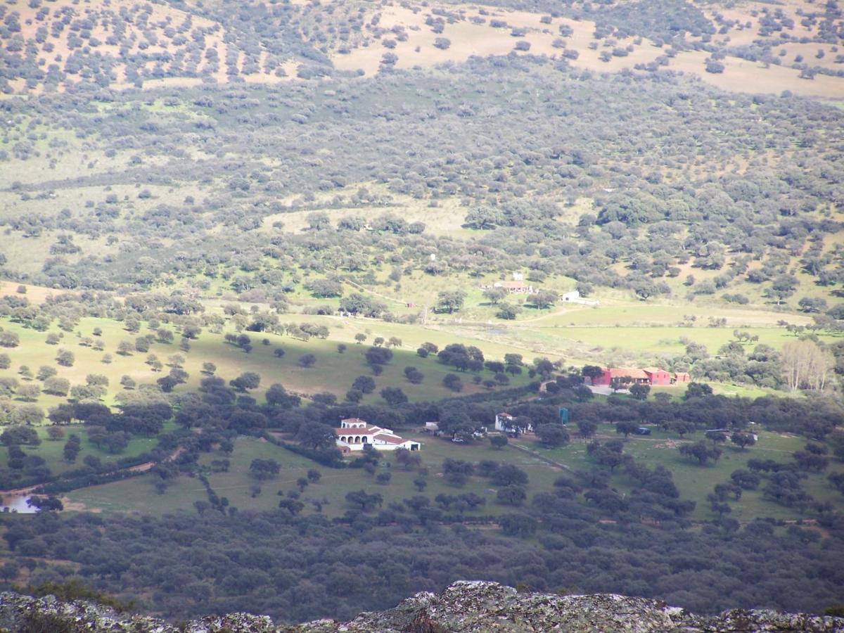 Casa Rural De La Finca Sierra Grande Hornachos Екстериор снимка